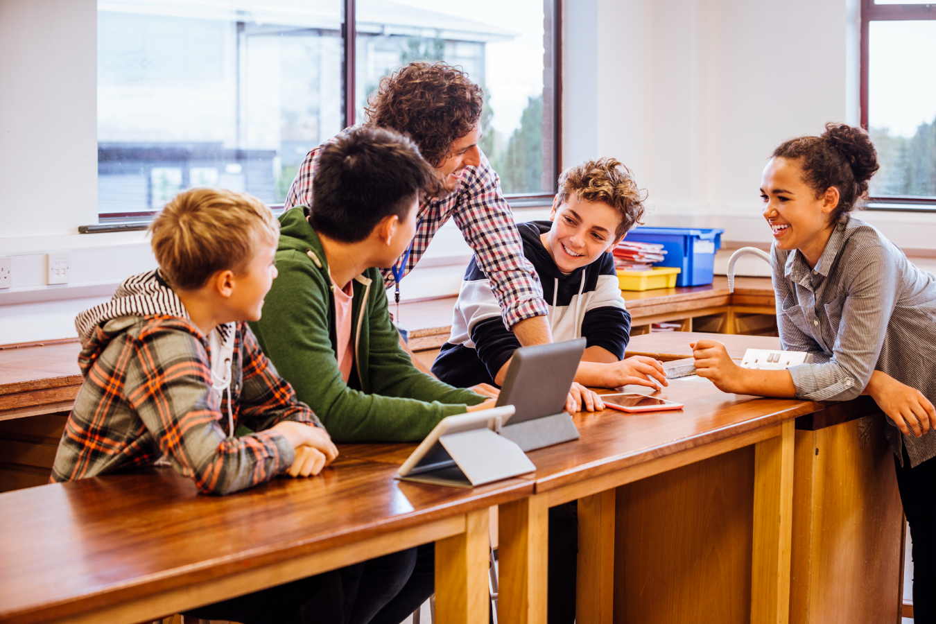 In the nearest future the pupils. Учитель и студенты. Pupil картинка. It образование. Учитель креатив.